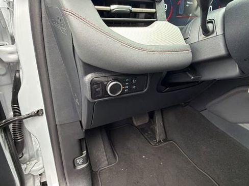 Used 2025 Ford Explorer Active image 31