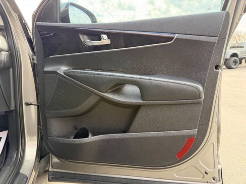 Used 2018 Kia Sorento FWD image 36
