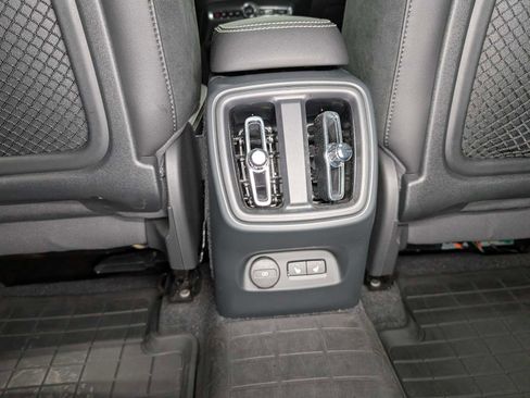 Used 2021 Volvo XC40 T5 R-Design w/ Advanced Package image 22