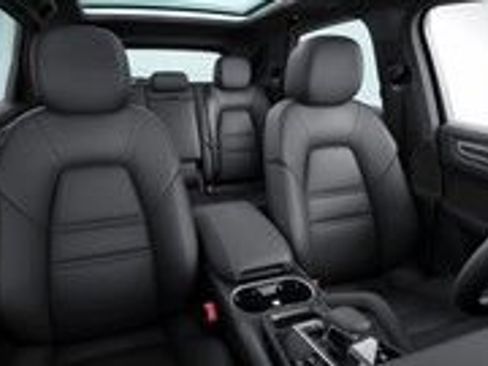 Certified 2023 Porsche Cayenne GTS AWD/4WD image 5