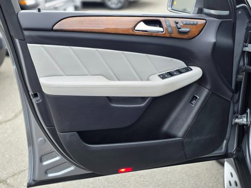 Used 2016 Mercedes-Benz GL 450 4MATIC image 24