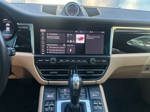 Used 2021 Porsche Macan image 15