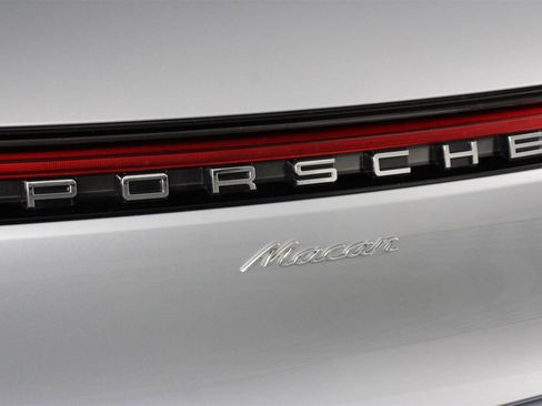 Used 2025 Porsche Macan image 22