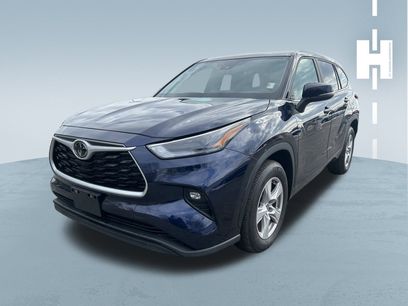 Used 2023 Toyota Highlander LE