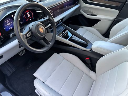 Used 2025 Porsche Macan 4S Electric image 4