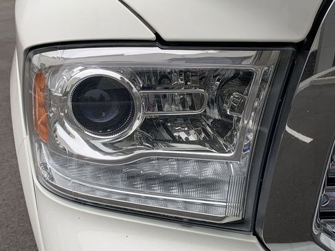 Used 2018 RAM 1500 Laramie image 9