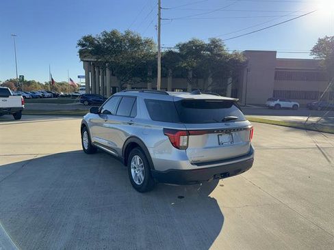 Used 2025 Ford Explorer Active image 5