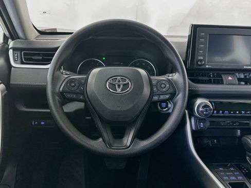Used 2022 Toyota RAV4 XLE AWD/4WD image 18