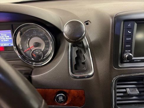 Used 2013 Chrysler Town & Country Touring-L w/ Driver Convenience Group image 21