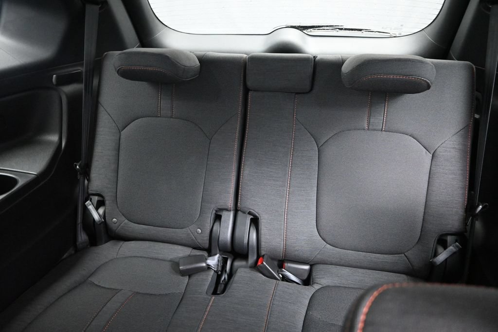 Used 2025 Honda Pilot Sport image 27
