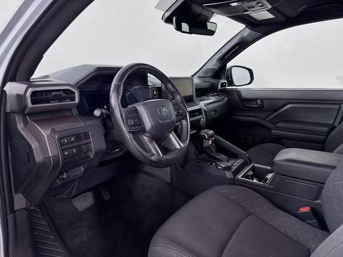 Certified 2024 Toyota Tacoma SR5 AWD/4WD image 9