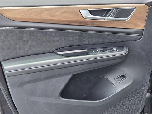 Used 2024 Volkswagen Atlas SE w/ Panoramic Sunroof Package FWD image 13