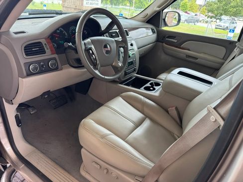 Used 2008 GMC Sierra 2500 SLT w/ Z71 Off-Road Package AWD/4WD image 14