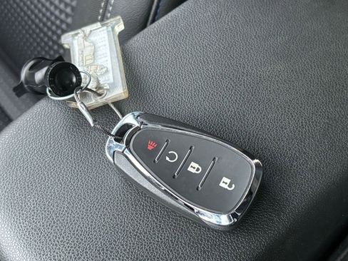 Used 2025 Chevrolet Trax LT image 22