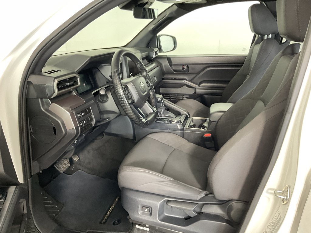 Used 2025 Toyota Tacoma SR5 AWD/4WD image 17