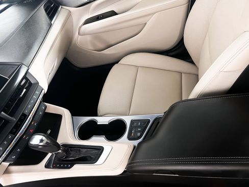 Used 2025 Cadillac CT4 Premium Luxury image 30