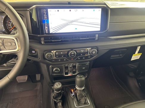 New 2026 Jeep Wrangler Unlimited Sahara AWD/4WD image 17