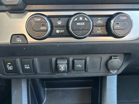 Used 2022 Toyota Tacoma SR5 w/ Technology Package image 29