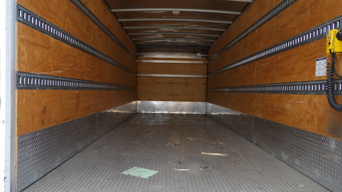 Used 2016 Ford F750 2WD Regular Cab Super Duty image 30