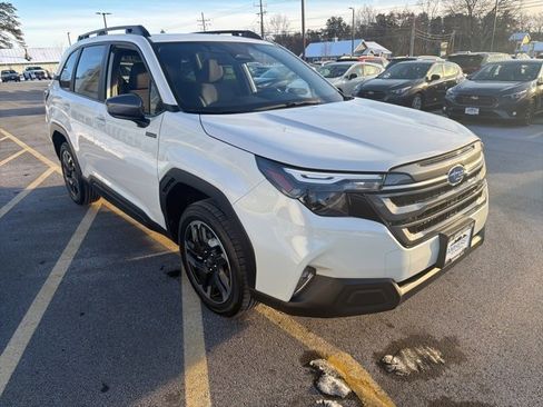 Used 2025 Subaru Forester Premium image 3