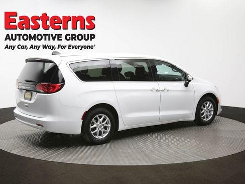 Used 2023 Chrysler Voyager LX image 42