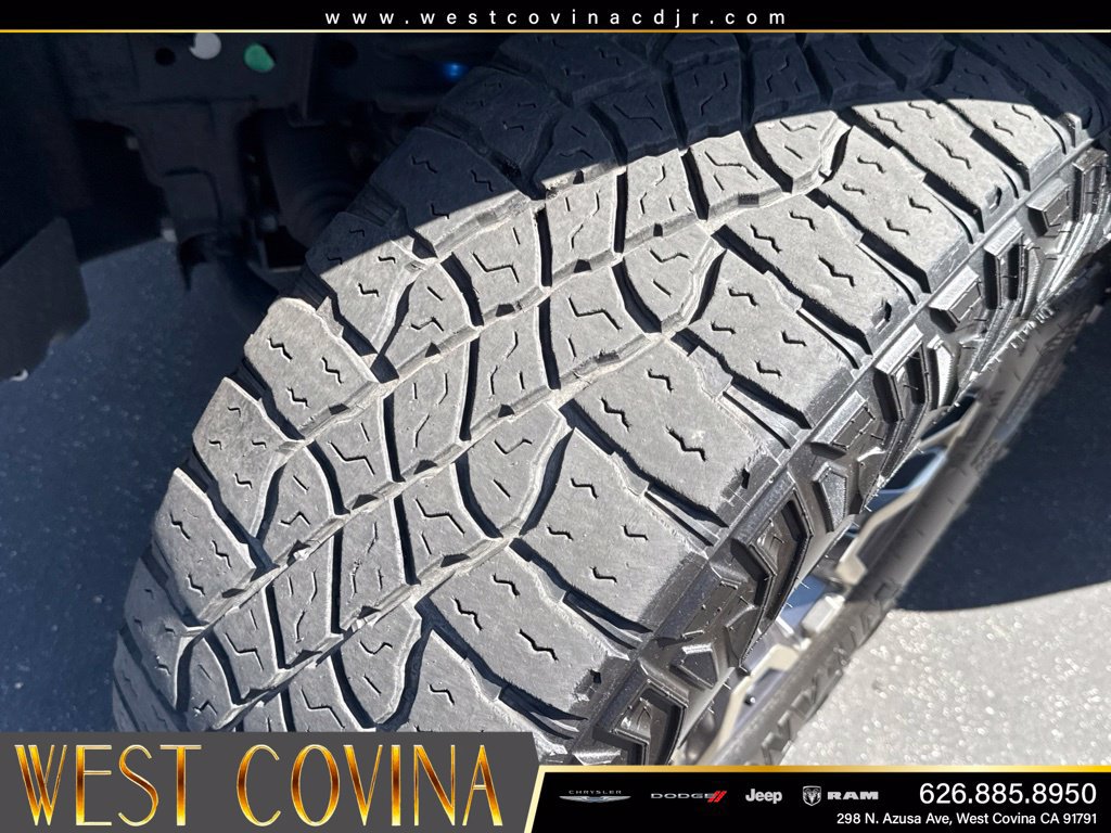 Used 2024 Chevrolet Colorado ZR2 AWD/4WD image 35