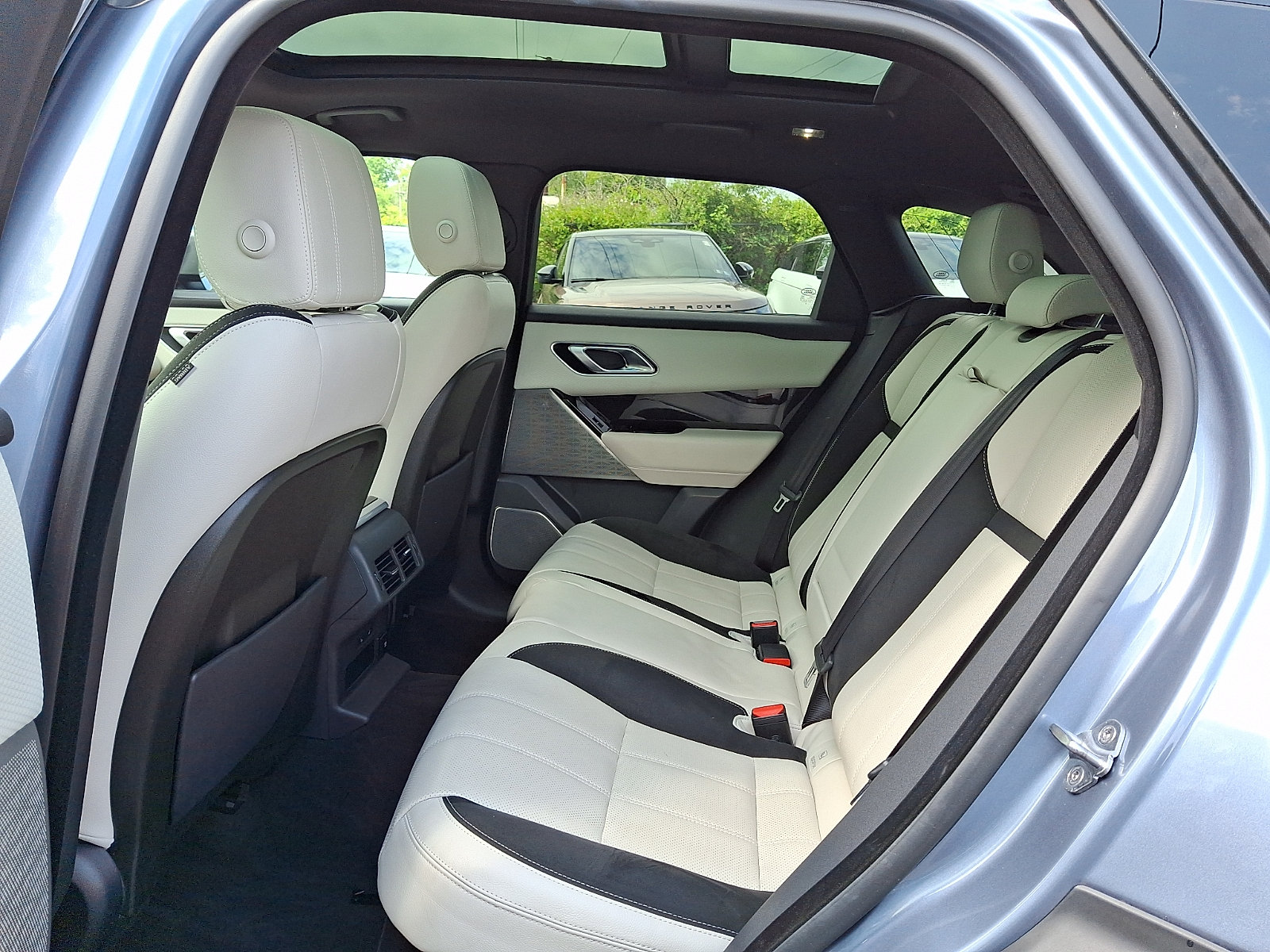 Used 2019 Land Rover Range Rover Velar R-Dynamic SE AWD/4WD image 5