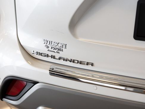 Used 2023 Toyota Highlander Platinum AWD/4WD image 8