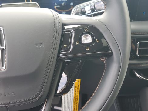 New 2026 Lincoln Aviator AWD image 17