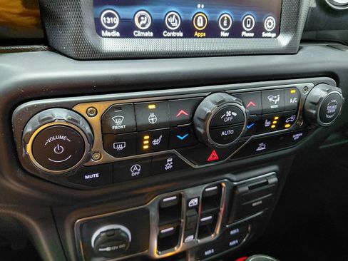 Used 2023 Jeep Wrangler Unlimited Sahara AWD/4WD image 34