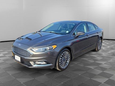 Used 2017 Ford Fusion SE w/ Fusion SE Technology Package FWD image 3