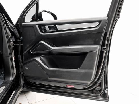 Used 2023 Porsche Cayenne S Platinum w/ Premium Package Plus image 44