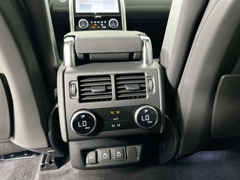 Certified 2024 Land Rover Discovery Dynamic SE image 26