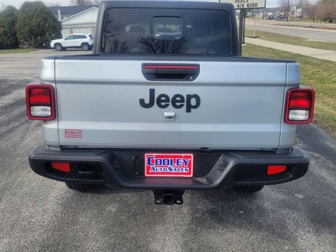Used 2023 Jeep Gladiator Sport image 5