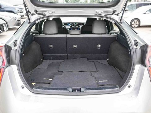 Used 2016 Toyota Prius Two w/ Preferred Accessory Package FWD image 25