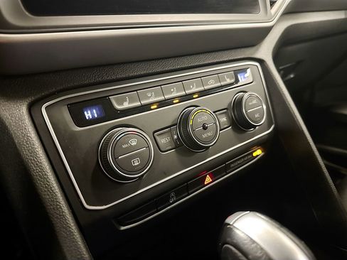 Used 2021 Volkswagen Atlas SE image 18