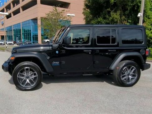 Used 2025 Jeep Wrangler Sport S w/ Convenience Group image 14