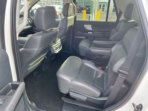 Used 2025 Ford Expedition Active image 11