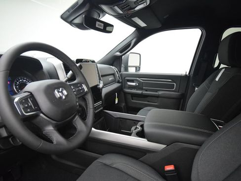 New 2026 RAM 3500 Big Horn AWD/4WD image 37