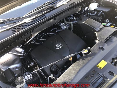 Used 2017 Toyota Highlander Plus image 25