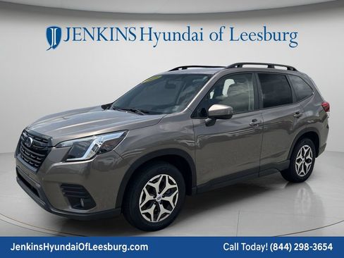 Used 2023 Subaru Forester Premium AWD/4WD image 11