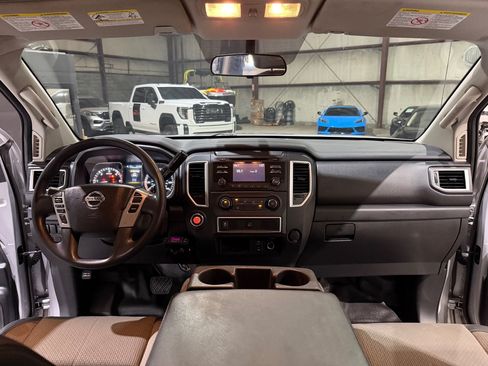 Used 2018 Nissan Titan S RWD image 28