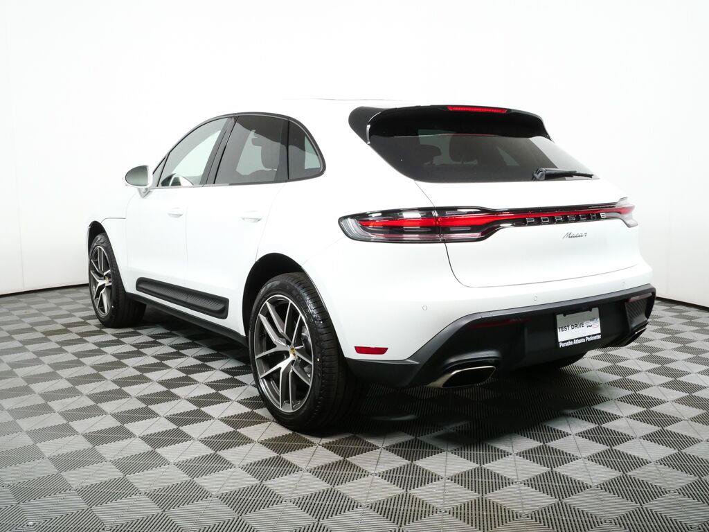 Certified 2026 Porsche Macan AWD/4WD image 3
