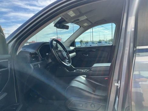 Used 2024 Honda Pilot EX-L image 2