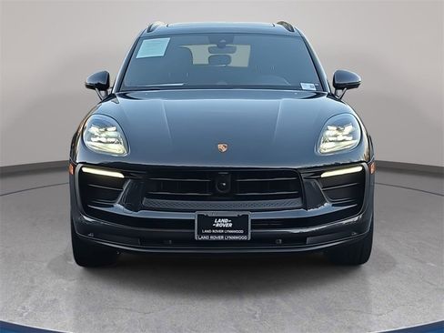 Used 2023 Porsche Macan image 3