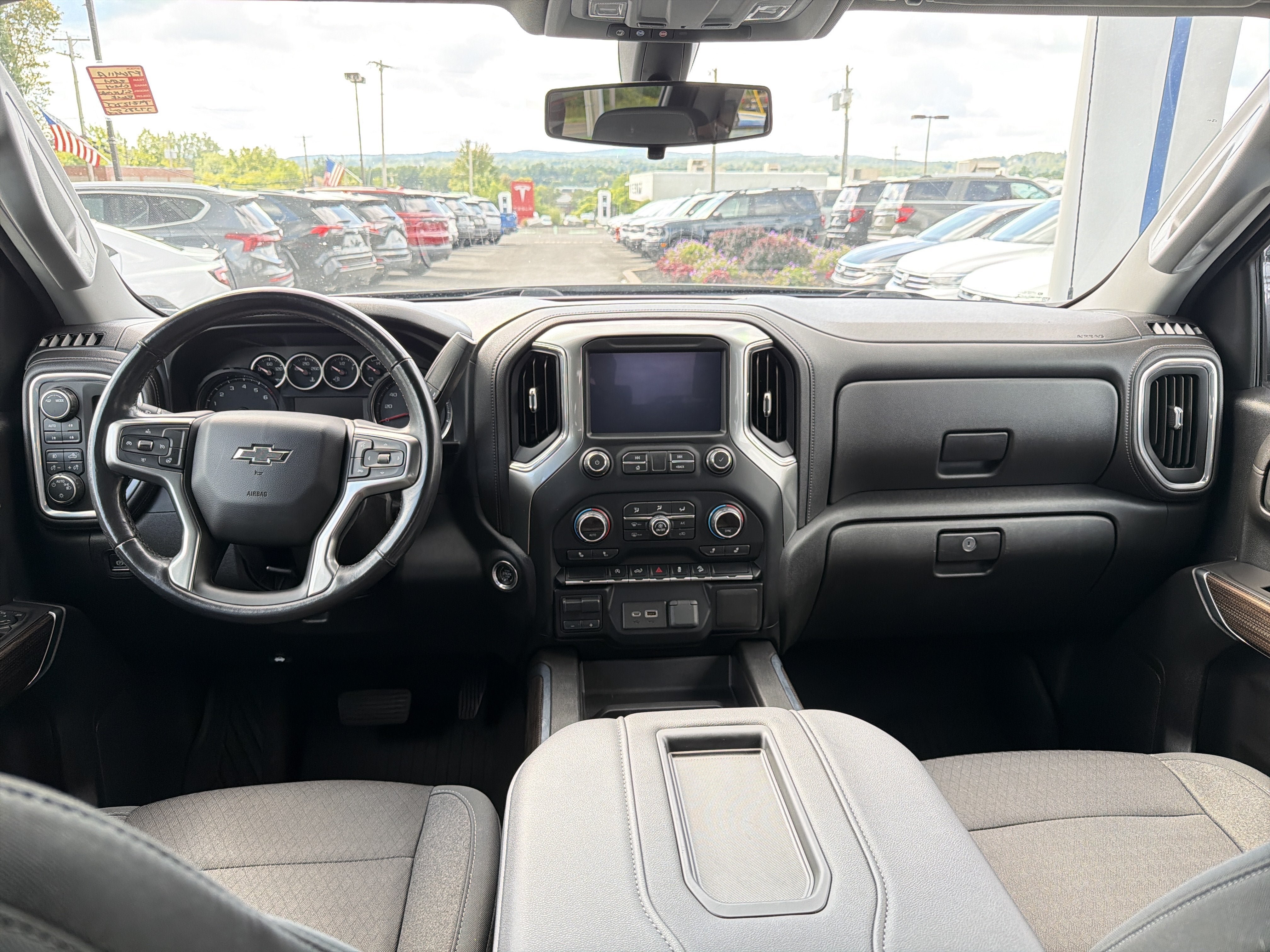 Used 2021 Chevrolet Silverado 1500 LT Trail Boss w/ LPO, Dark Essentials Package AWD/4WD image 12