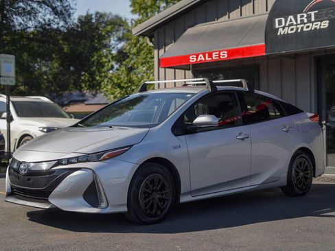Used 2019 Toyota Prius Prime Plus image 3
