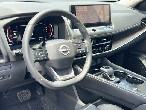 Used 2025 Nissan Rogue Platinum FWD image 14