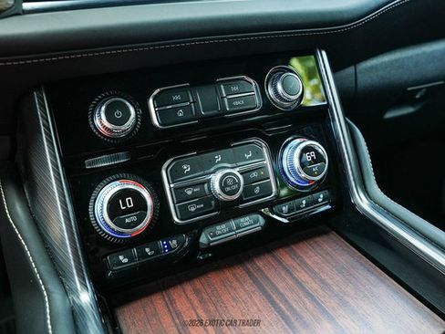 Used 2023 GMC Yukon Denali Ultimate AWD/4WD image 23