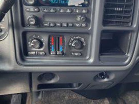 Used 2003 Chevrolet Avalanche 4x4 w/ Suspension Package, Off-Road image 18